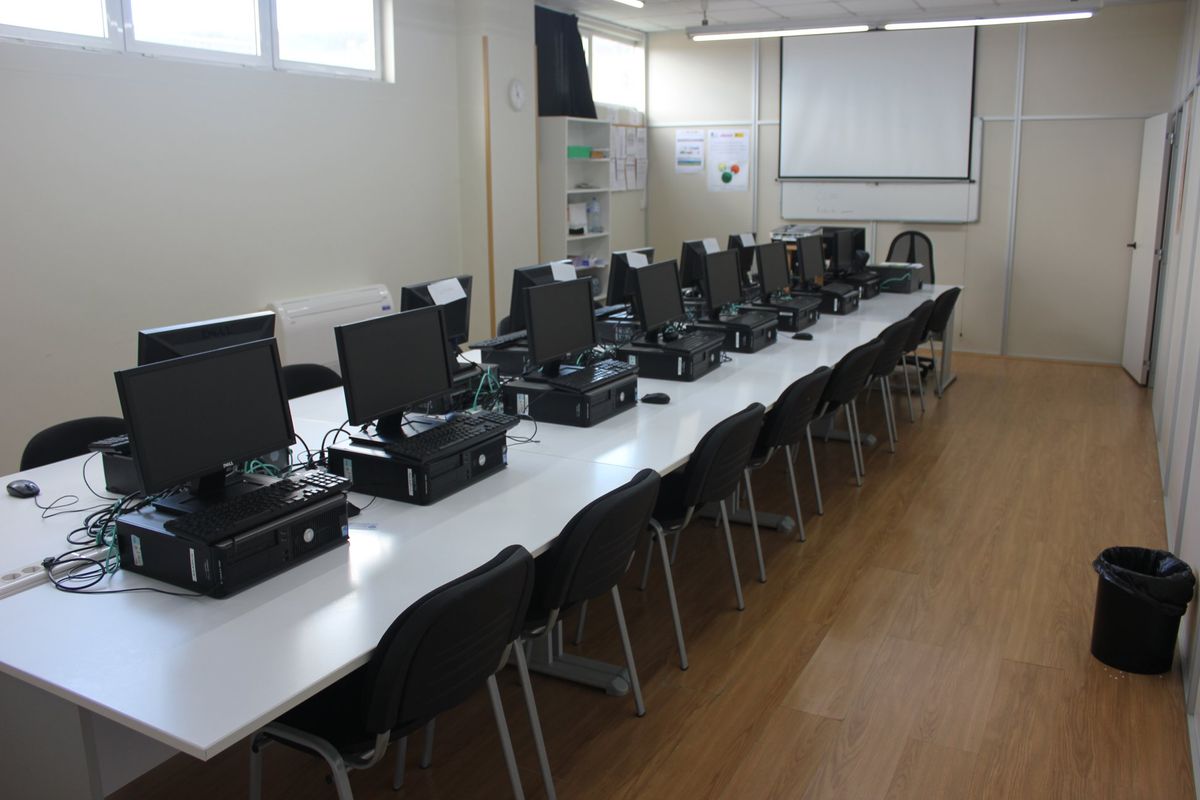 Aula de informática del Centro de Formación Piélagos, en Renedo de Piélagos
